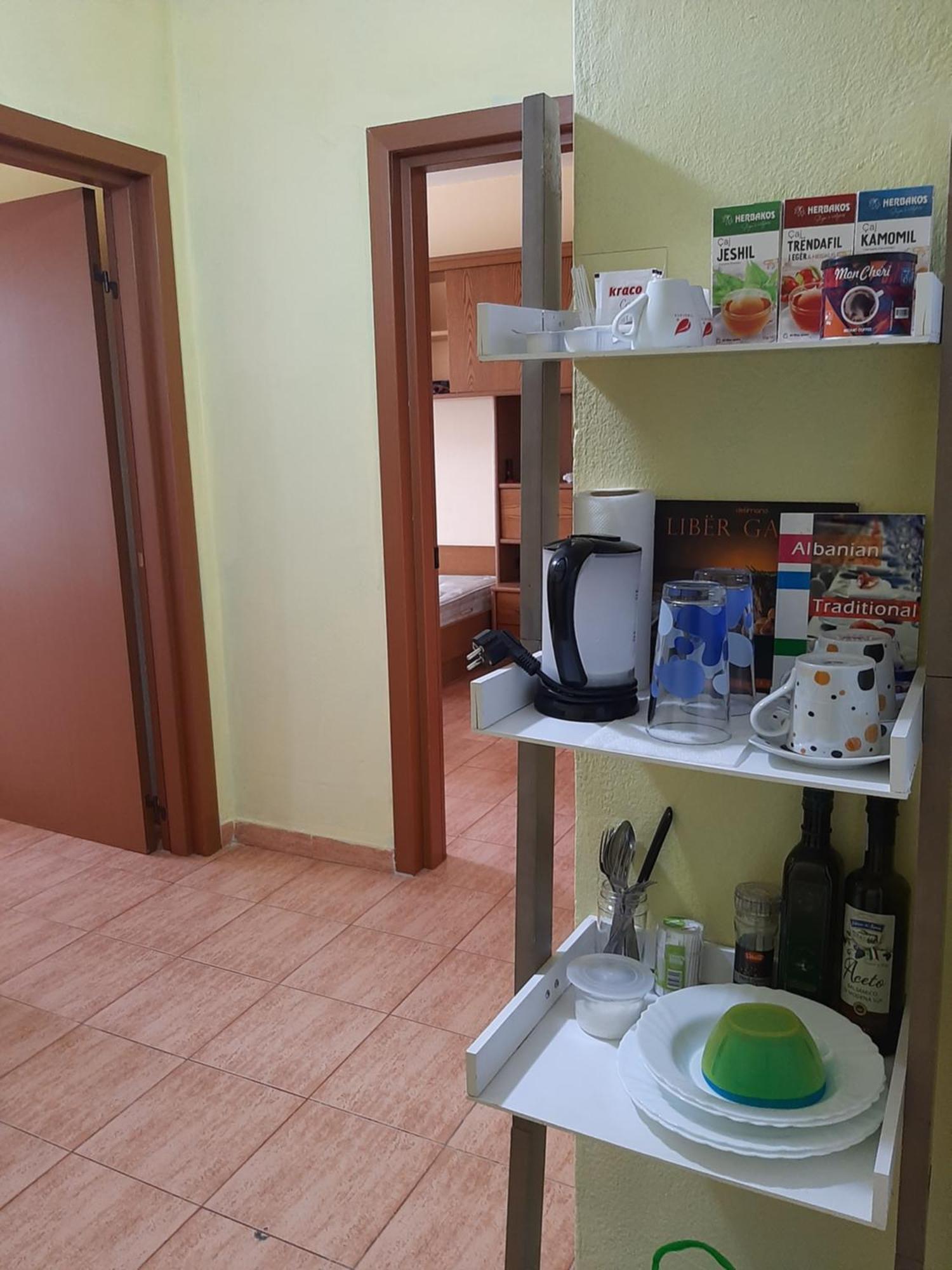 Enki'S Guesthouse Tirana Buitenkant foto