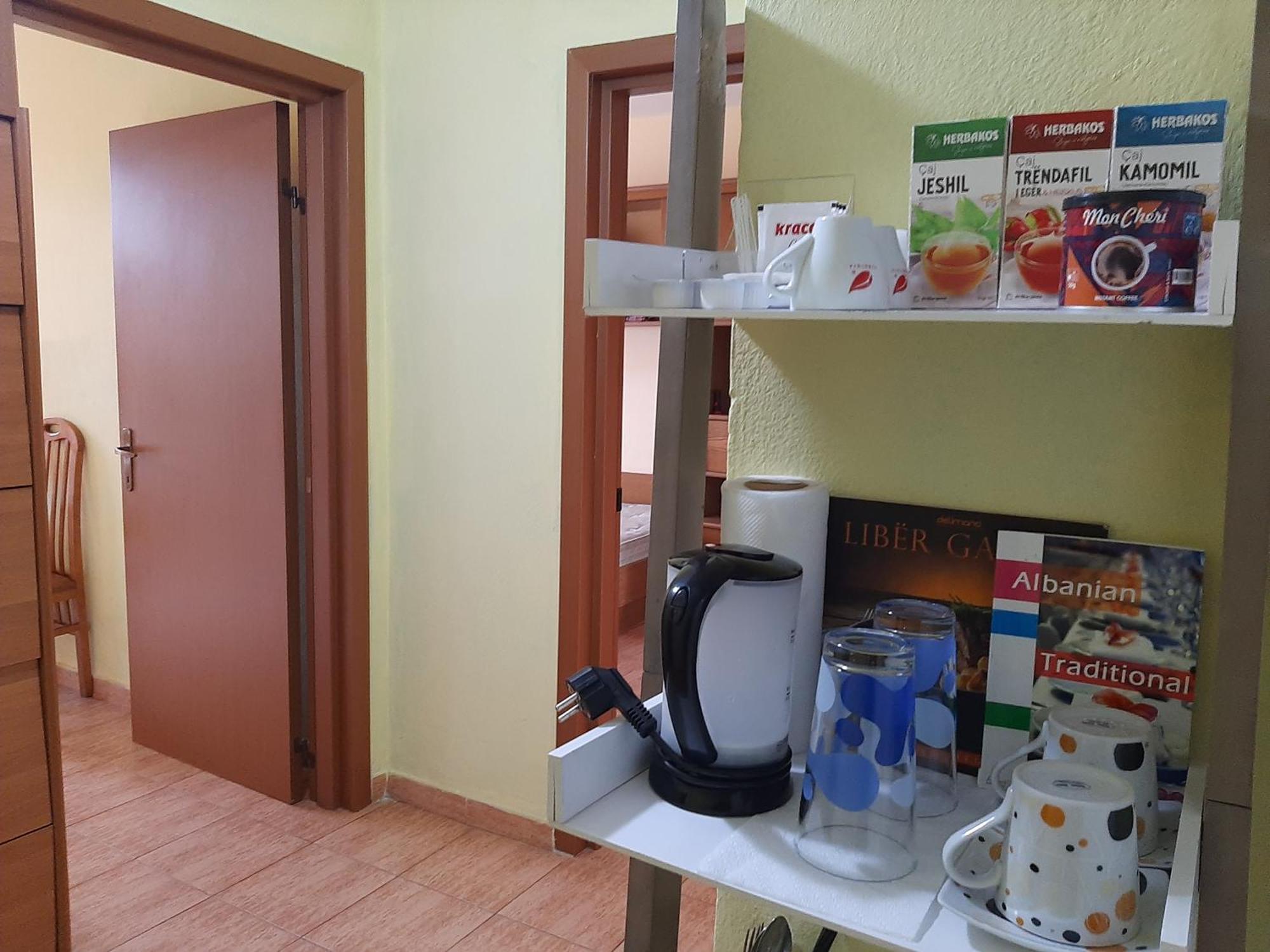 Enki'S Guesthouse Tirana Buitenkant foto