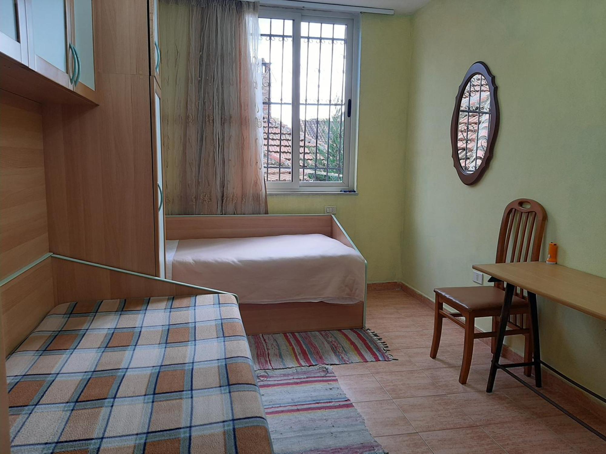 Enki'S Guesthouse Tirana Buitenkant foto