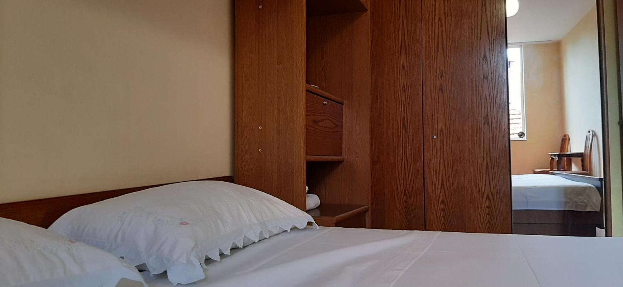 Enki'S Guesthouse Tirana Buitenkant foto