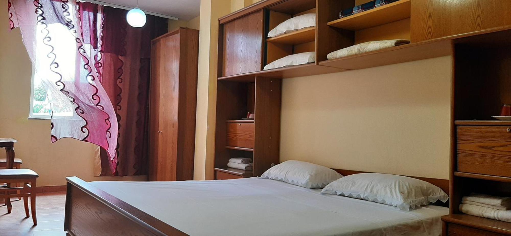 Enki'S Guesthouse Tirana Buitenkant foto